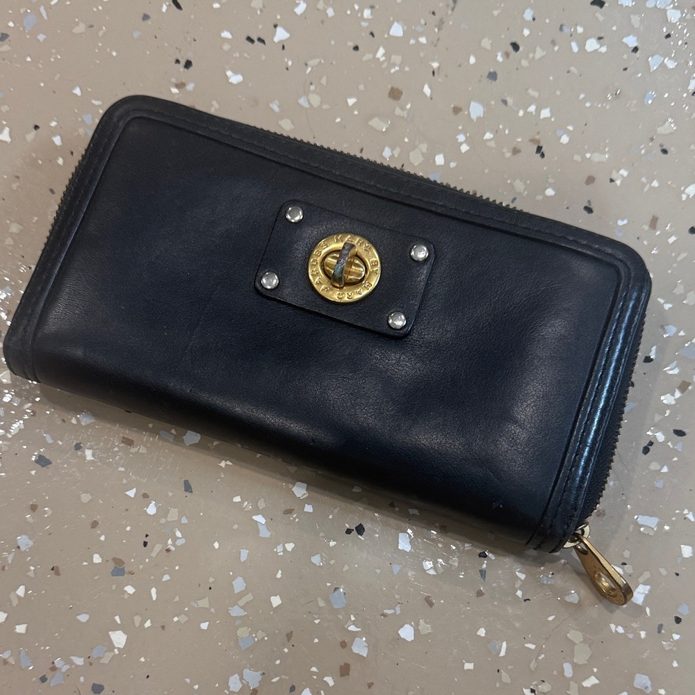 MARC BY MARC JACOBS Totally Turnlock Large Zip-Around Wallet